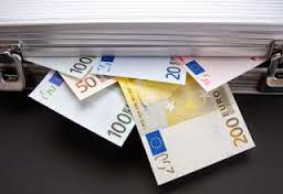 Ένοπλοι ληστές «ρημάζουν» τα φαρμακεία: Παίρνουν κολλαγόνα, κρέμες αδυνατίσματος και λεφτά enoploi-listes-rimazoun-ta-farmakia-pernoun-kollagona-kremes-kai-lefta