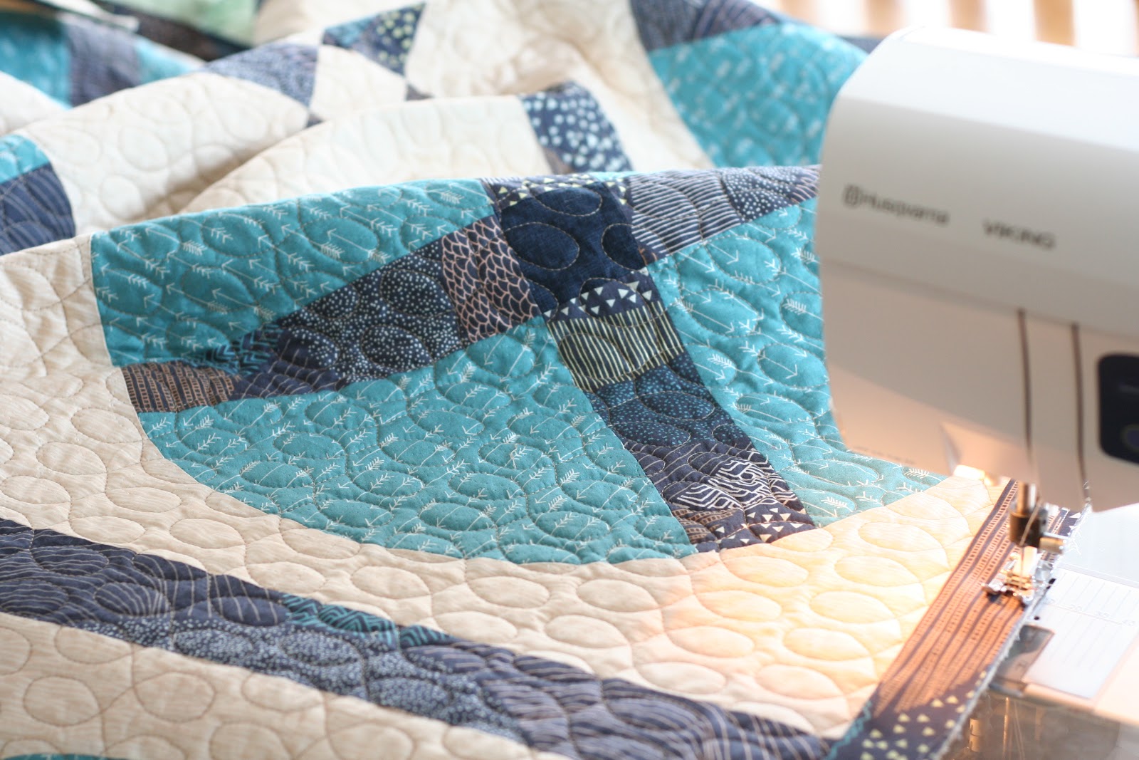 Quilt the Book Wagon Wheel Quilt finish! Wooden Spoon Quilts