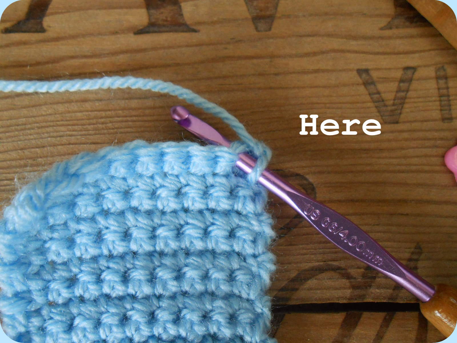 Simple Crochet Coat hanger diy tutorial.. - Lazy Daisy Jones