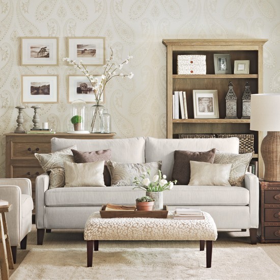 Mix and Chic: Sprucing up your living room using wallpapers!