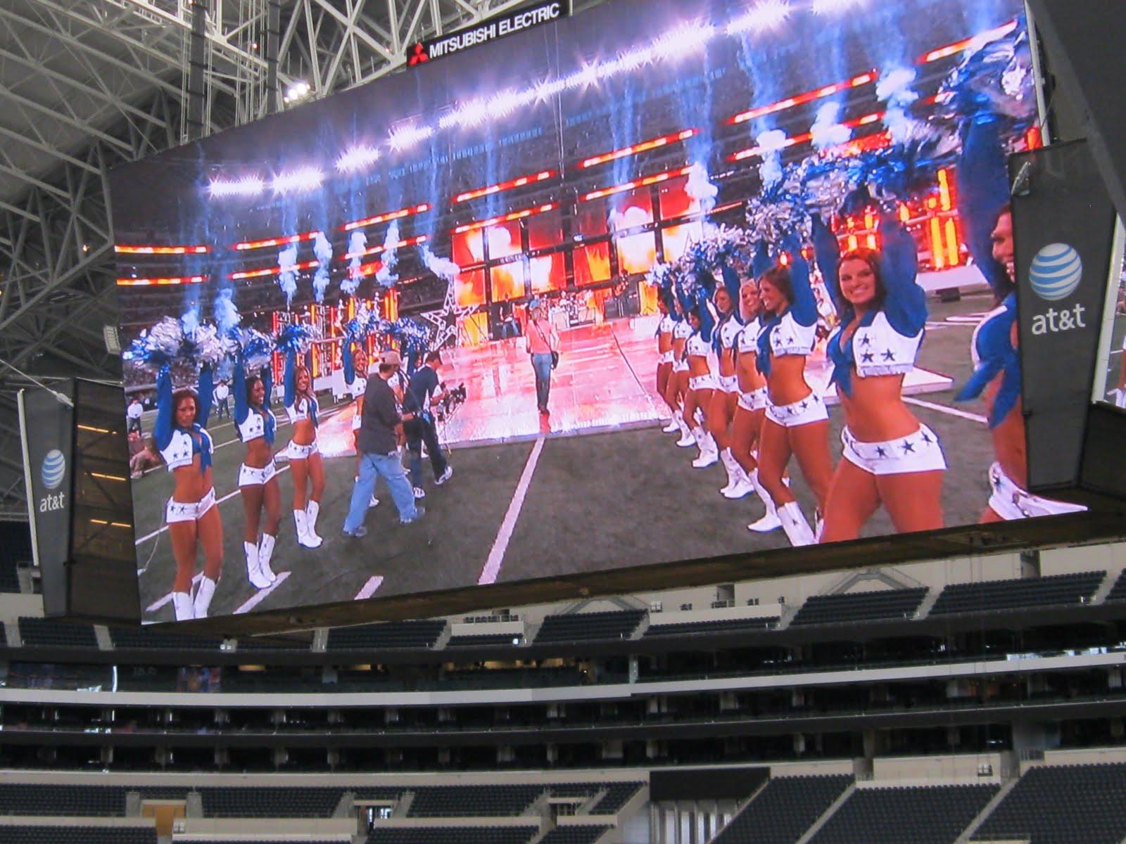 Dallas+cowboys+stadium+jumbotron