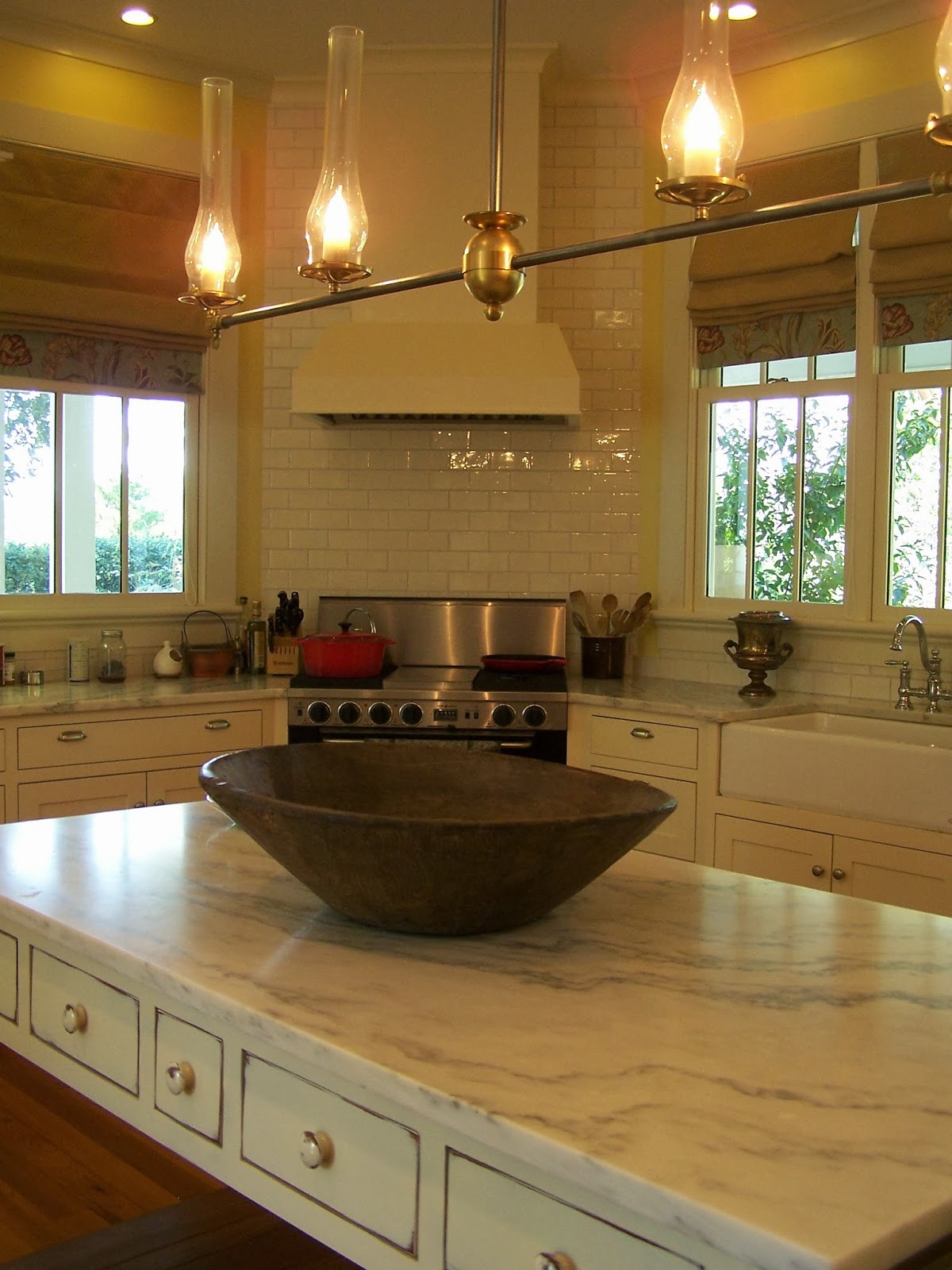 glass backdrops for kitchens