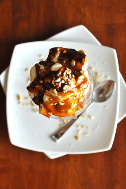 bourbon-caramel%2Bbest-ice-cream-sundae-recipe-.jpg