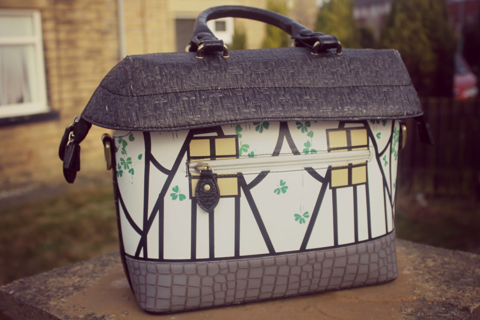 Back of vendula handbag thatched cottage vendula rear