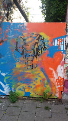 Der Elefant - Stencil an der Tumblingerstraße, München  