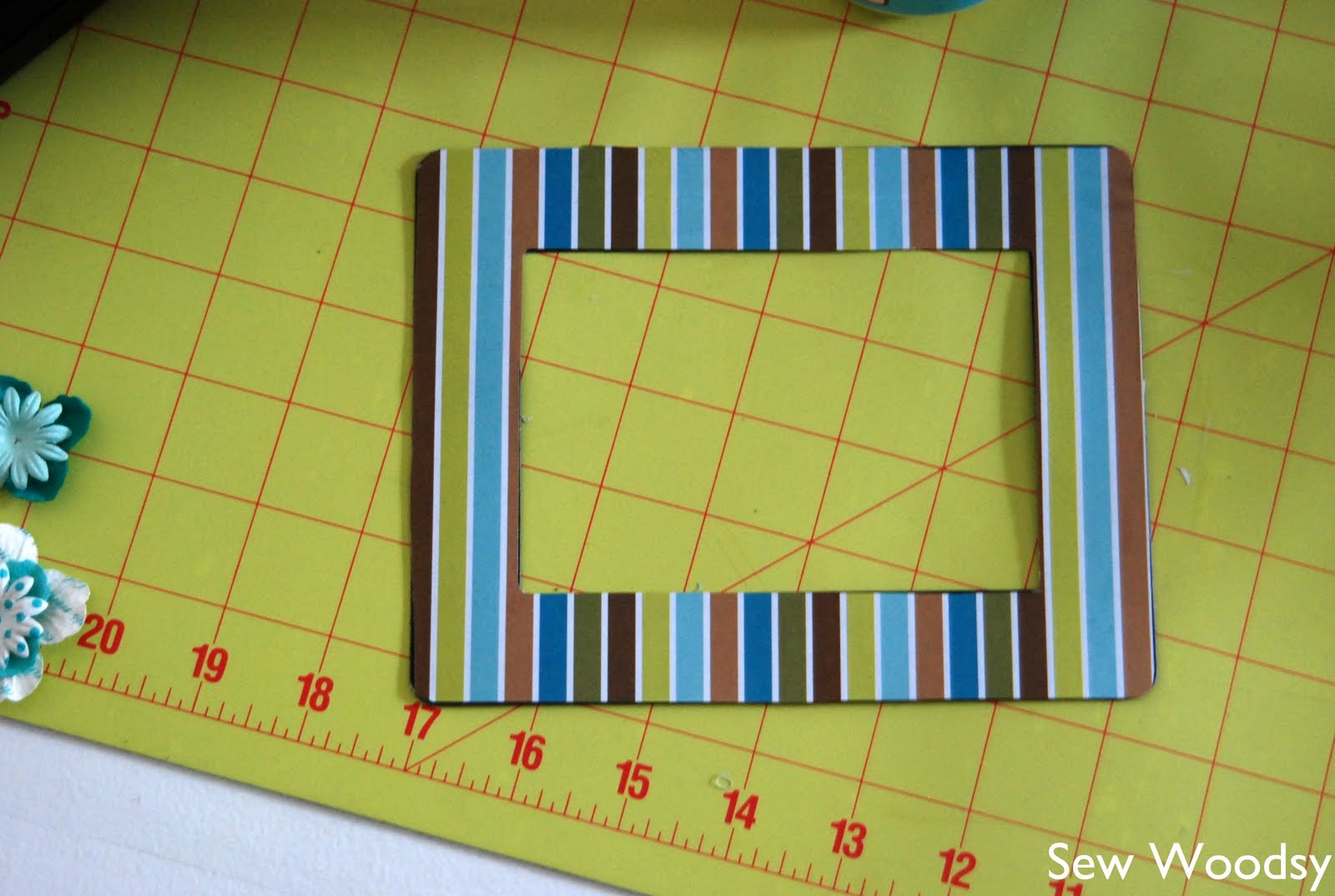 (Tutorial) Customized Frame Sew Woodsy