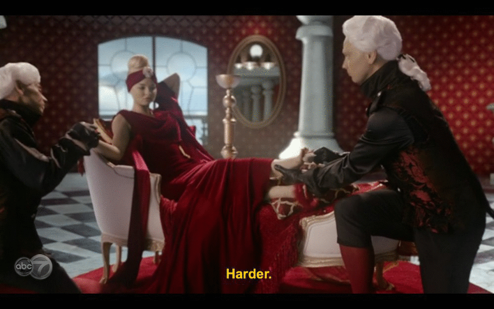 http://4.bp.blogspot.com/-6yHGDB1hi6c/UmVaL332yjI/AAAAAAAAAiU/RSQ-WkMYPBE/s1600/Once+Upon+A+Time+In+Wonderland.gif