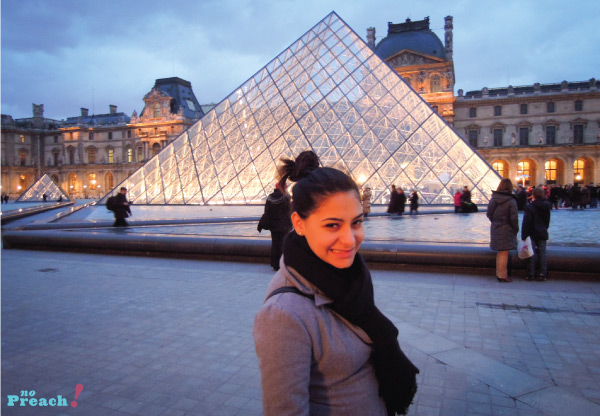 Bárbara Urias - Museu do Louvre - Paris - França Bárbara Urias - Museu do Louvre - Paris - França