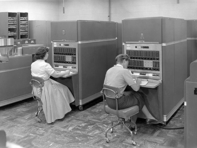 LAS TRES GENERACIONES DE LA COMPUTADORA las tres generaciones de la computadora: