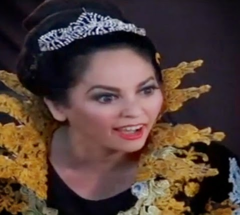 Meriam Bellina sebagai pemeran Ratu Hang Cinda
