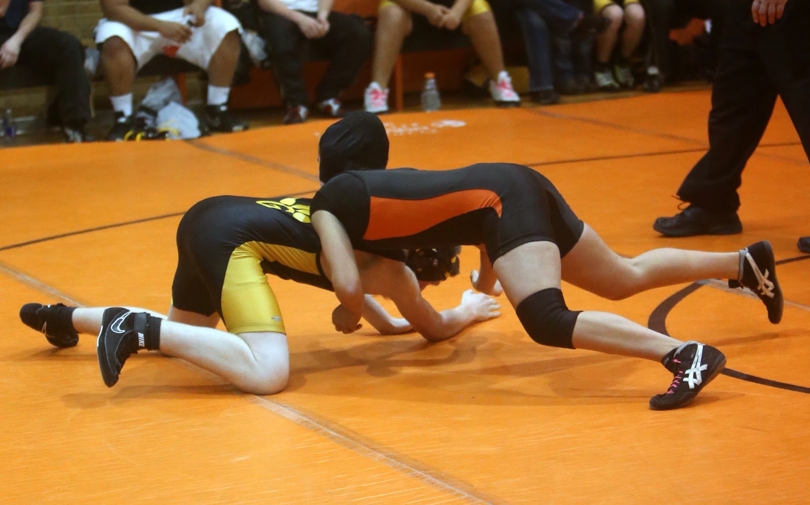 Men Wrestling Women Female wrestler pins 2nd guy at tournament