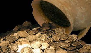 Νόμισε ότι βρήκε θησαυρό όταν ανακάλυψε 30 χρυσές λίρες Νόμισε ότι βρήκε θησαυρό όταν ανακάλυψε 30 χρυσές λίρες