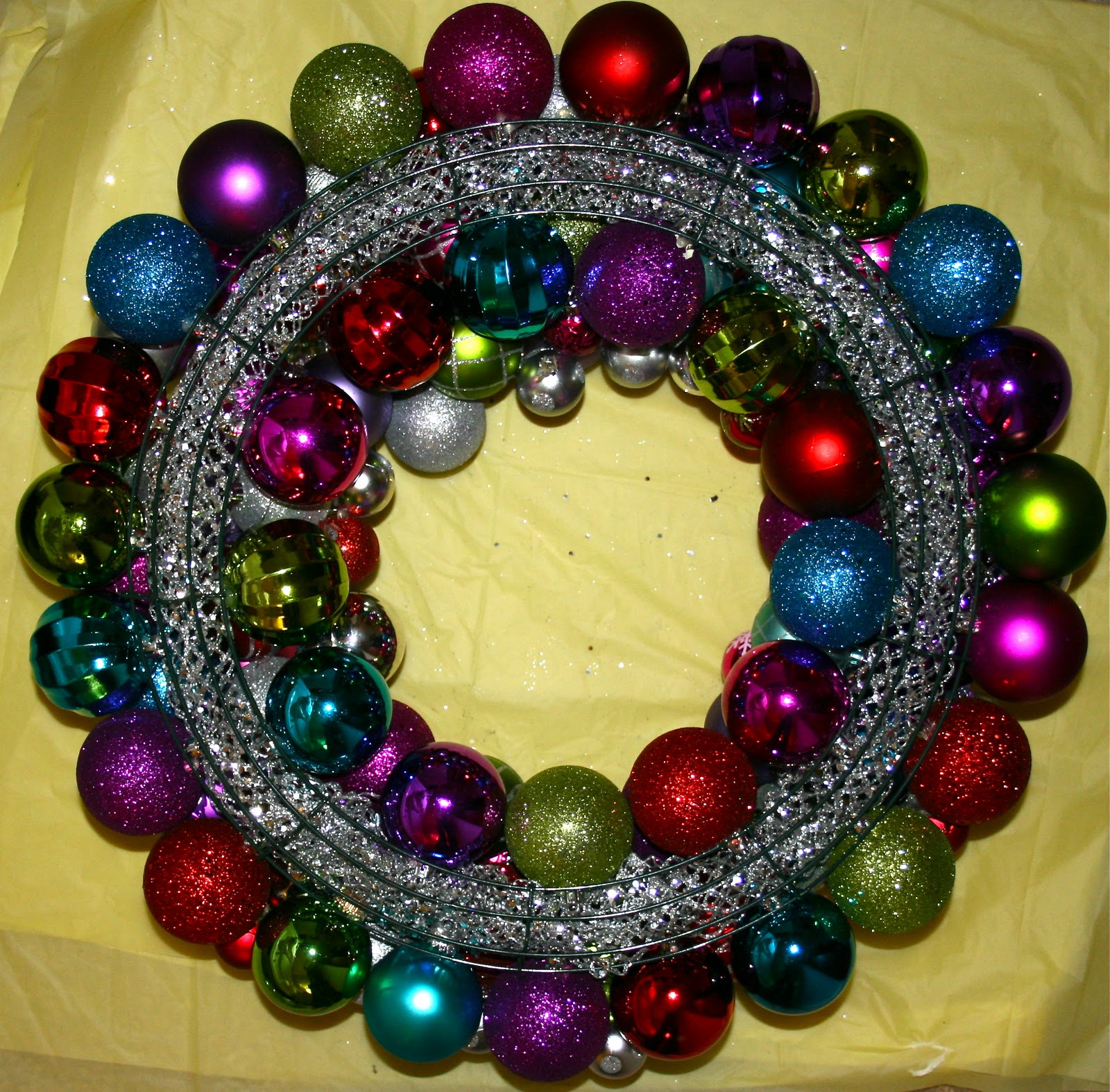 Smart-Bottom Enterprises: Christmas Ornament Wreath