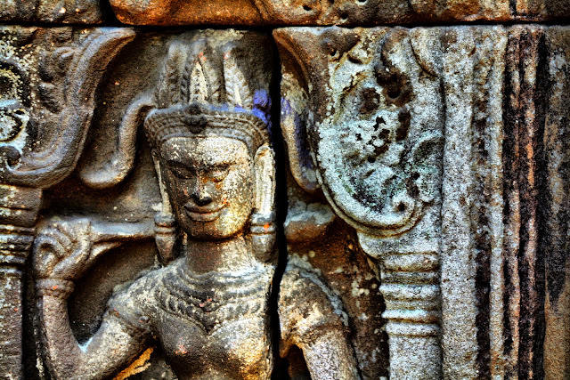Wat Nokor Chey C'est dans la région de Kompong Cham qu'il est possible de visiter le temple de Wat Nokor Chey. Jouxtant la pagode du même nom, le Wat Nokor Chey auarait été construit au douzième siècle, sous le règne de Jayavarman II donc. Le temple est facile d'accès, extrêmement bien entretenu et abrite une petite pagode de construction récente à l’intérieur de ses murs de latérite.