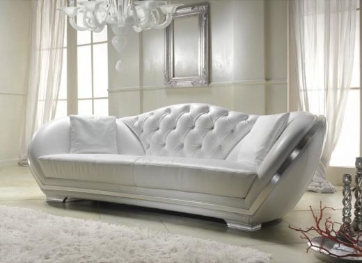 білий шкіряний диван