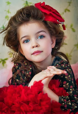 sweet baby girl pictures,cute baby pictures,baby with funny snaps,amazing funny picture,awesome funny picture