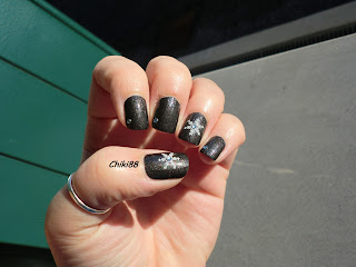 Nails of the week: Snowflakes - foto al sole
