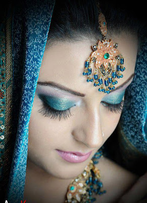 Wedding day makeup and wedding jewelry for brides