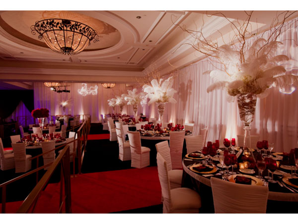 Feel good events: blanco, negro y rojo. decoraciones para no olvidar. Salones en blanco negro y rojo