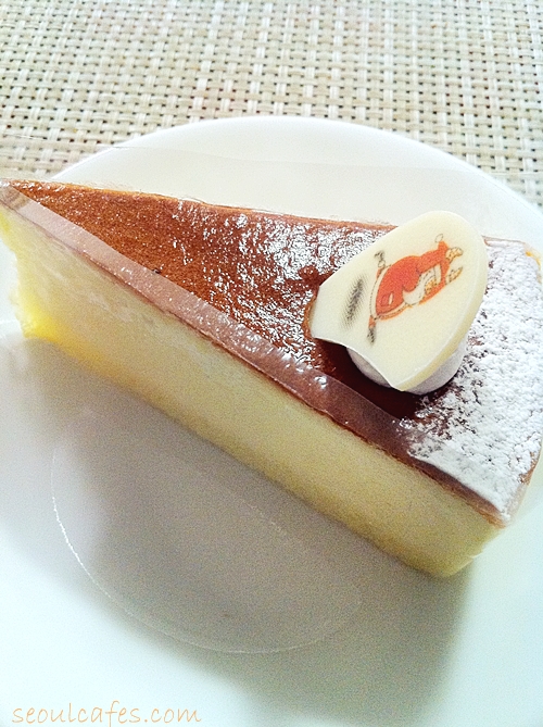 Seoul cafes Paris Baguette cheesecake
