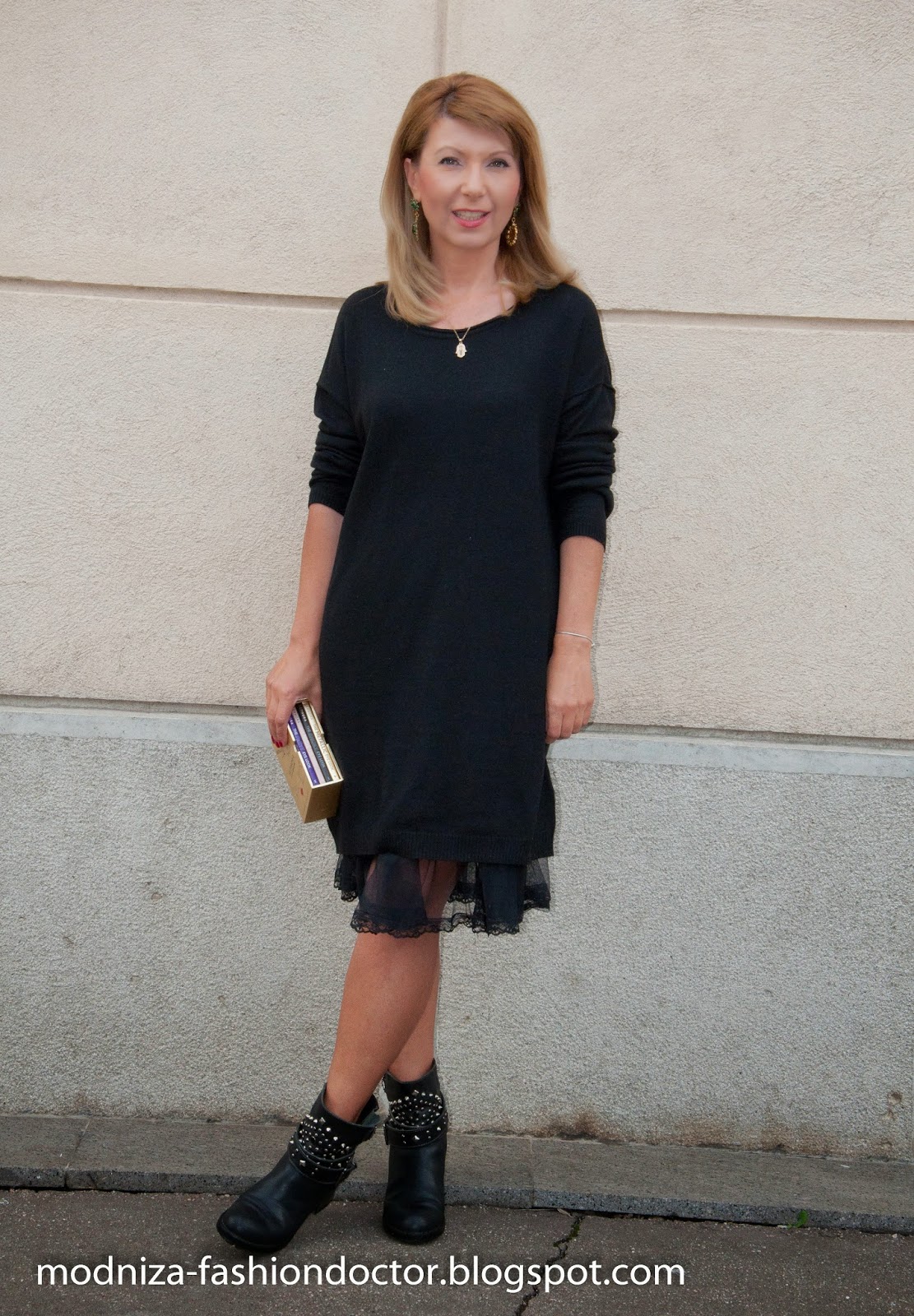 Black outfit with a funny clutch Fashion Doctor