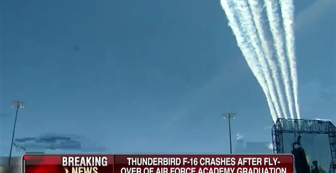 ΗΠΑ: Συντριβή F-16 σε τελετή αποφοίτησης παρουσία του Ομπάμα (videos) ΗΠΑ: Συντριβή F-16 σε τελετή αποφοίτησης παρουσία του Ομπάμα (videos)