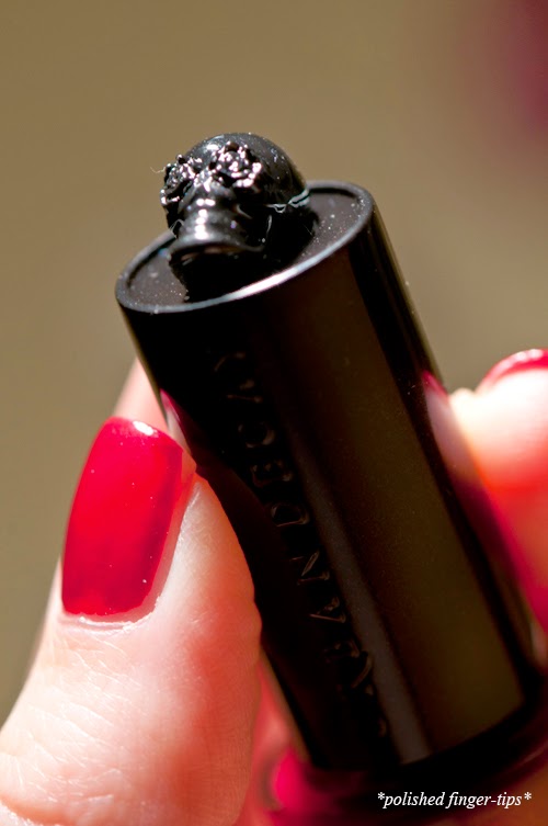 Mrs Mia Wallace by Urban Decay - artificial light Mrs Mia Wallace by Urban Decay - artificial light