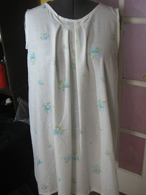 Butterick 5591 Blue floral nightgown robe www.sewplus.blogspot.com