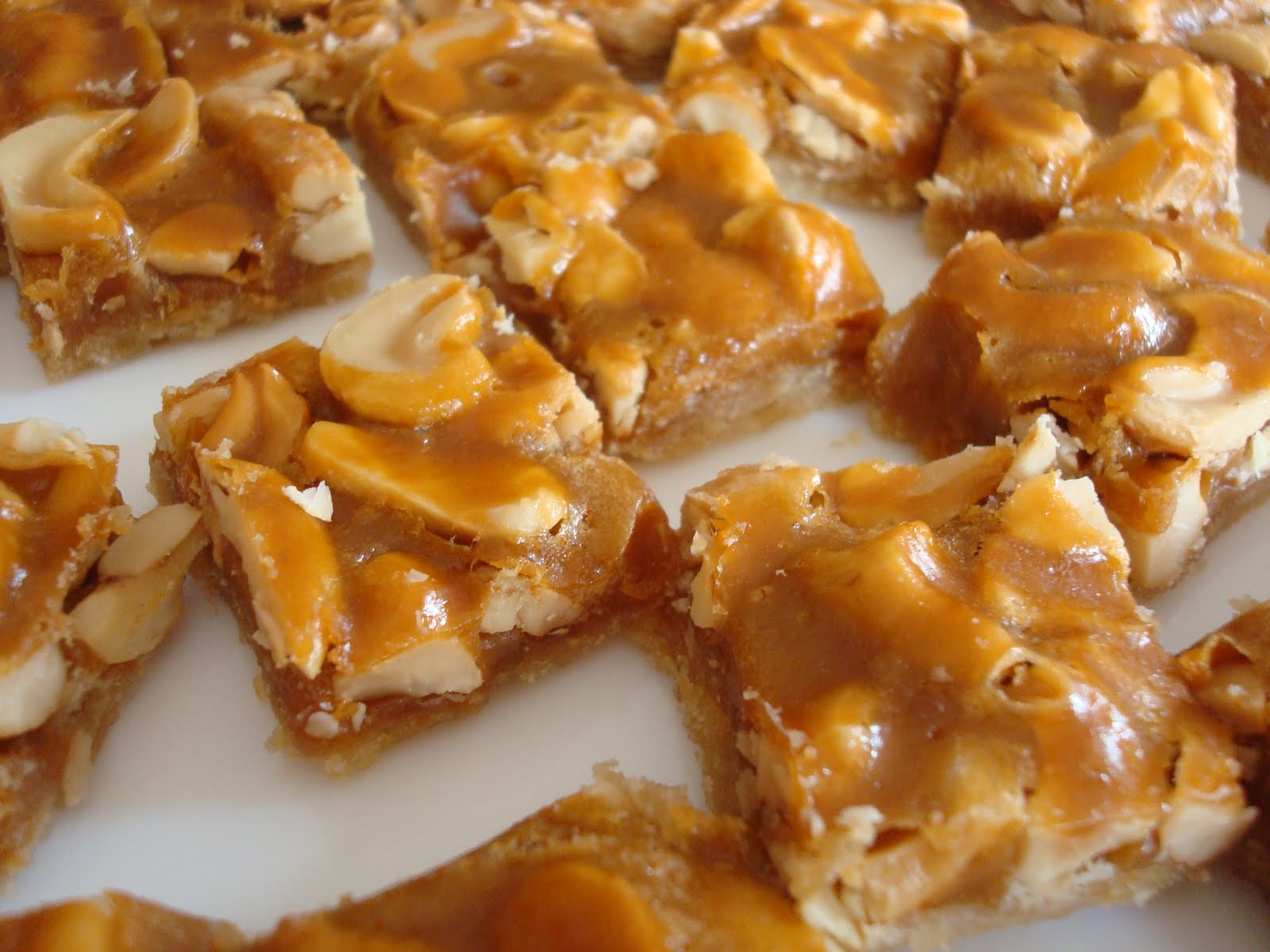 Hot Dinner Happy Home Butterscotch Cashew Bars