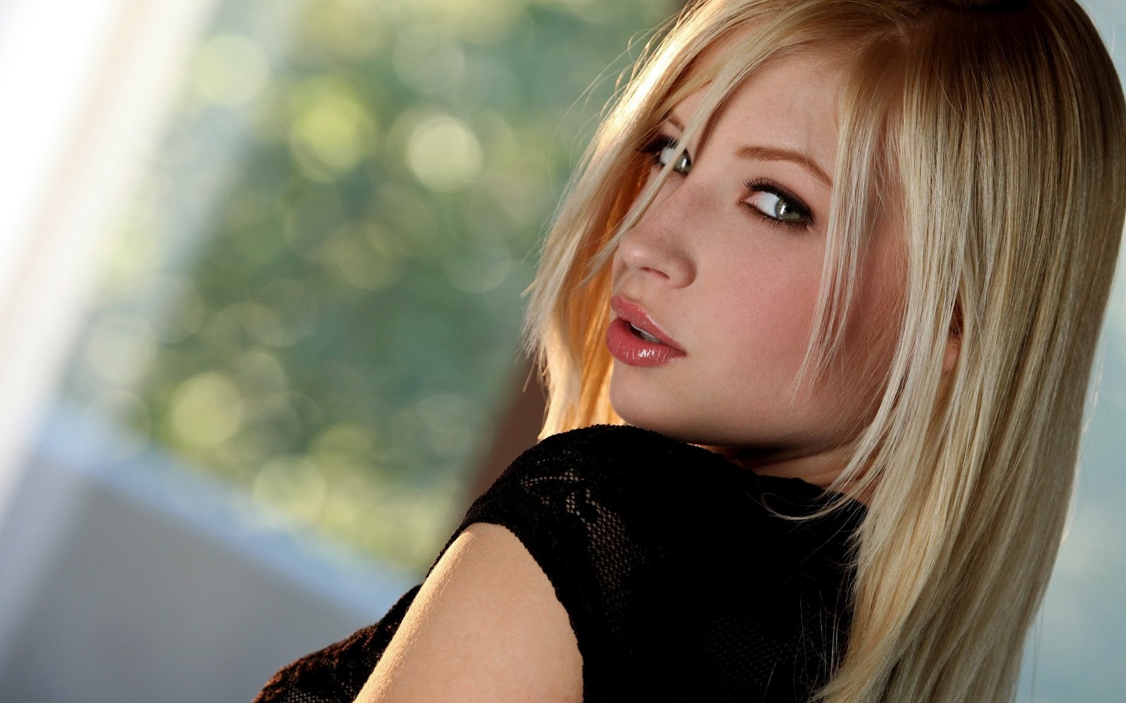 http://4.bp.blogspot.com/-7ACU6oaLQmk/T1-pK4YZ6XI/AAAAAAAADk8/Cwv0WZkO-lY/s1600/super+girl+wallpaper+-thewallpaperdb.blogspot.com-+-+(44).jpg