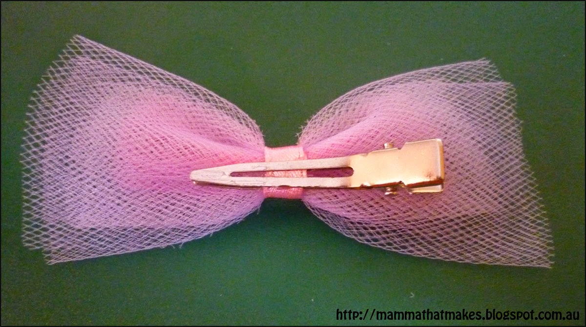 Mamma That Makes Pretty Tulle Bow Tutorial