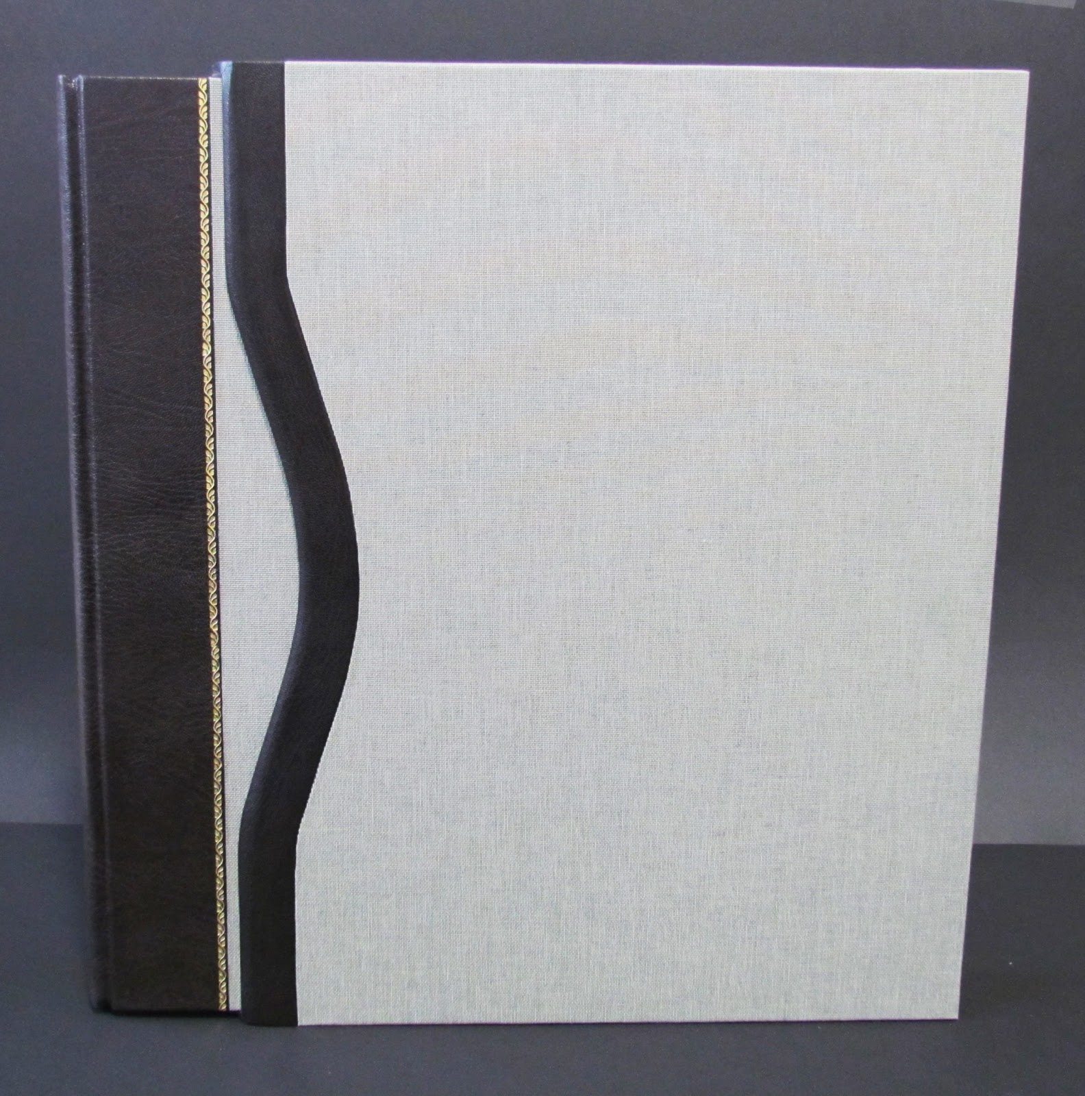 http://4.bp.blogspot.com/-7BlUC0uSs5M/UU0ElkWzriI/AAAAAAAABQg/990HoYPI5UQ/s1600/seder+book+and+slipcase.jpg