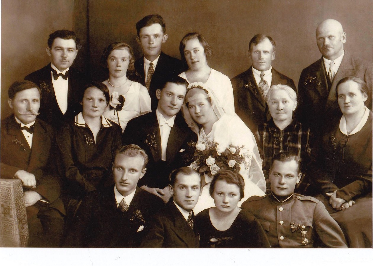 7 - vēsture - Cīruļu ģimenes kāzas Vallē - 193-