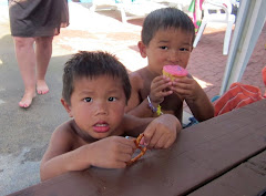 Alexandre and Daniel having a snack