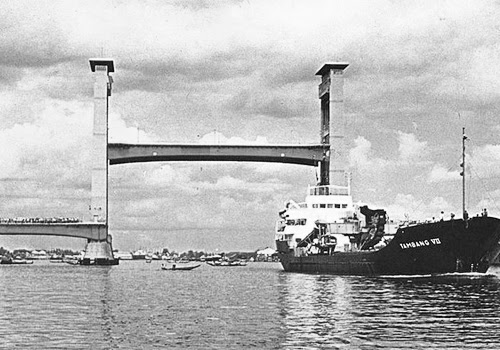 Jembatan Ampera Sungai Musi Palembang Jembatan Ampera Sungai Musi Salah Satu Objek Wisata Sejarah Di Palembang