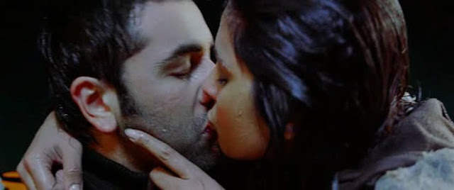 Najlepši filmski poljubac Priyanka+Chopra+and+Ranbir+Kapoor+Hot+Kiss+Scene+5