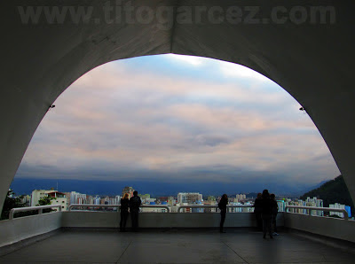 Mirante Niemeyer, em São Vicente - São Paulo Mirante Niemeyer, em São Vicente - São Paulo - Por Tito Garcez