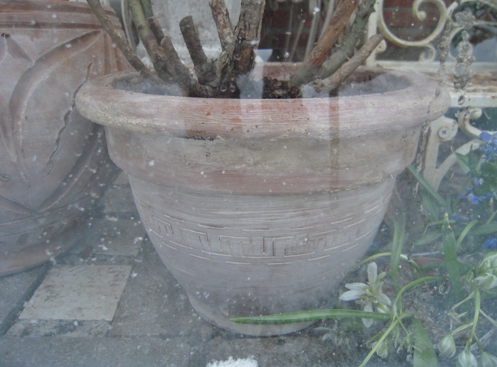 Alice´s eventyrland: del 3: røde terracottakrukker
