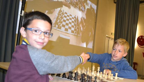 En finale du tournoi « échecs et maths » : les écoles Joliot-Curie et Mont des Bruyères - Photo © La voix du Nord En finale du tournoi « échecs et maths » : les écoles Joliot-Curie et Mont des Bruyères - Photo © La voix du Nord
