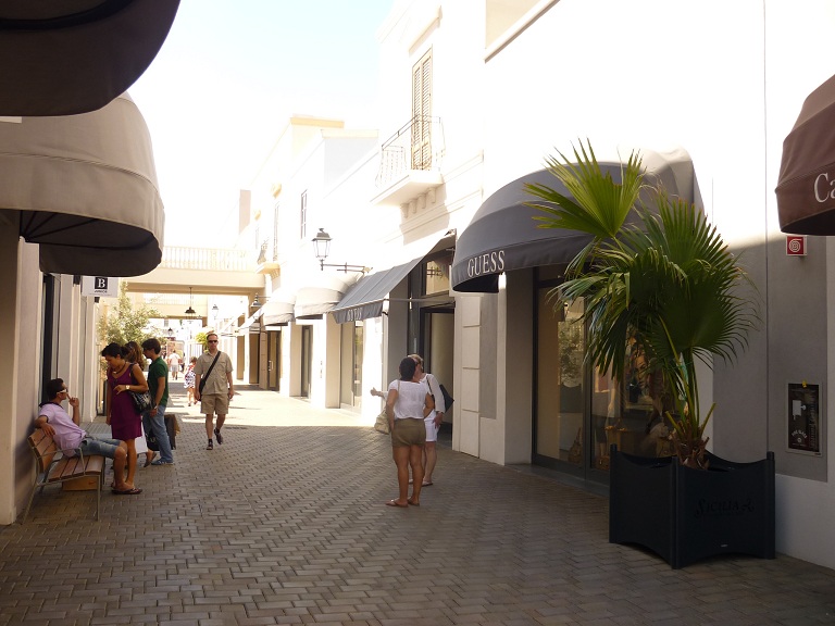 Good Shopping Sicily Outlet Village Living In Sicily Vardag På