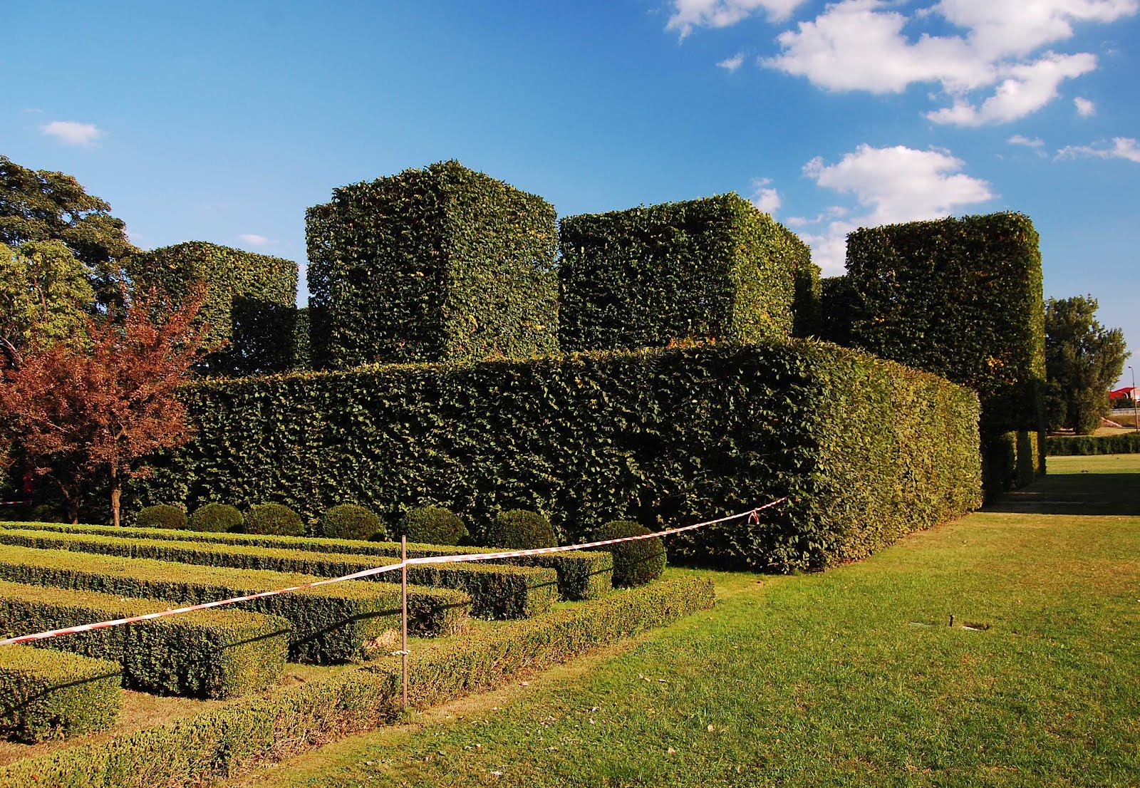 Wwa Jeziorki Topiary garden by the Vistula