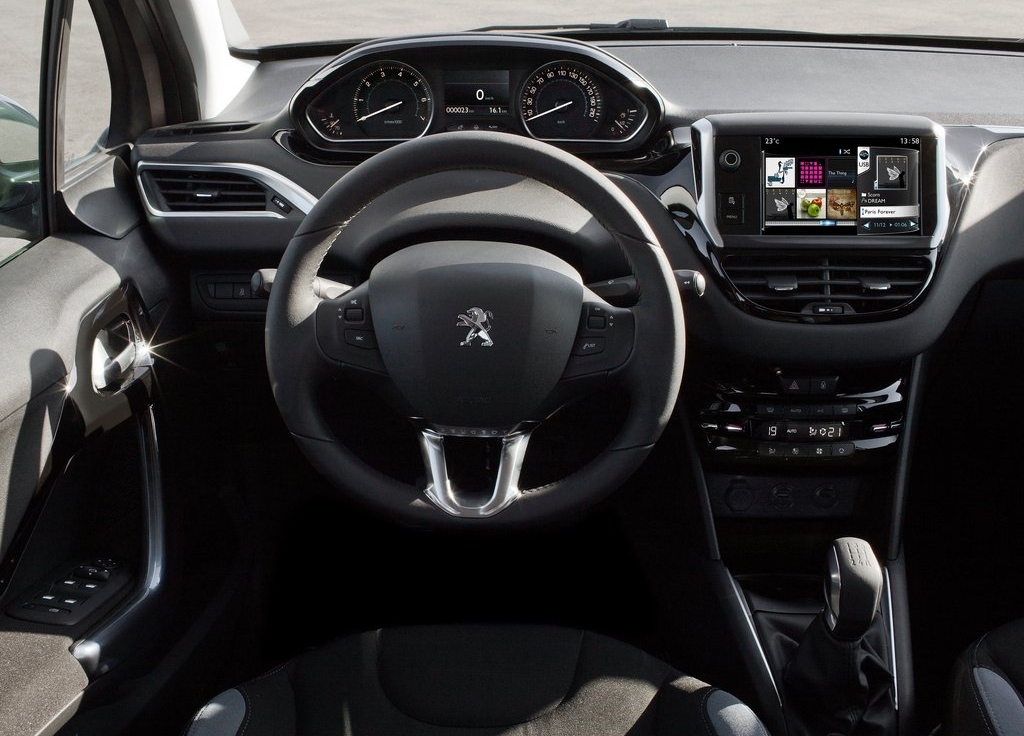 COCKPIT Automóvel Conteúdos Auto ENSAIO Peugeot 208 1.2 VTi/82 cv