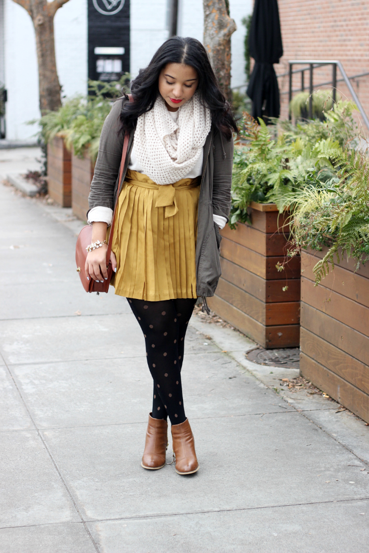 Audrey, fashion blogger, wears a cute fall outfit