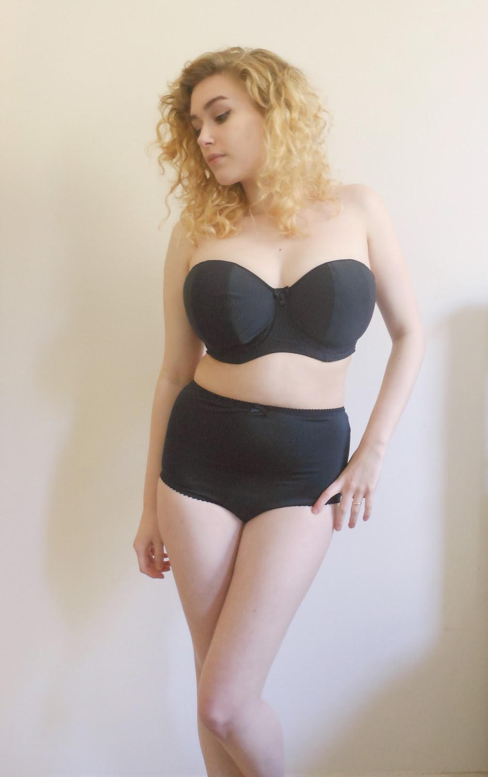 Thigh Highs and Glitter: Curvy Kate Luxe Strapless Bra Review