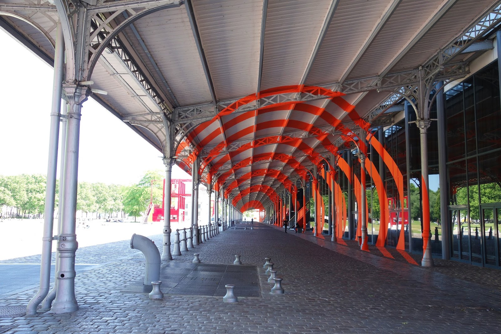 Expo : Felice Varini, la Villette en suites - Anamorphoses monumentales