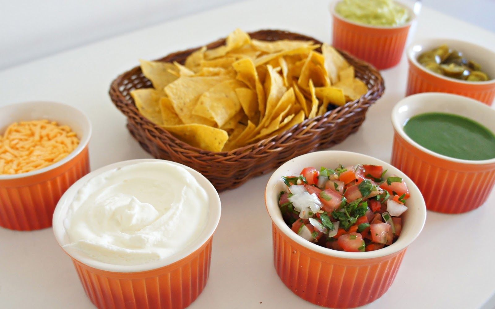 Receitinhas da Brunildinha TOTOPOS COM GUACAMOLE, SOUR CREAM E PICO DE