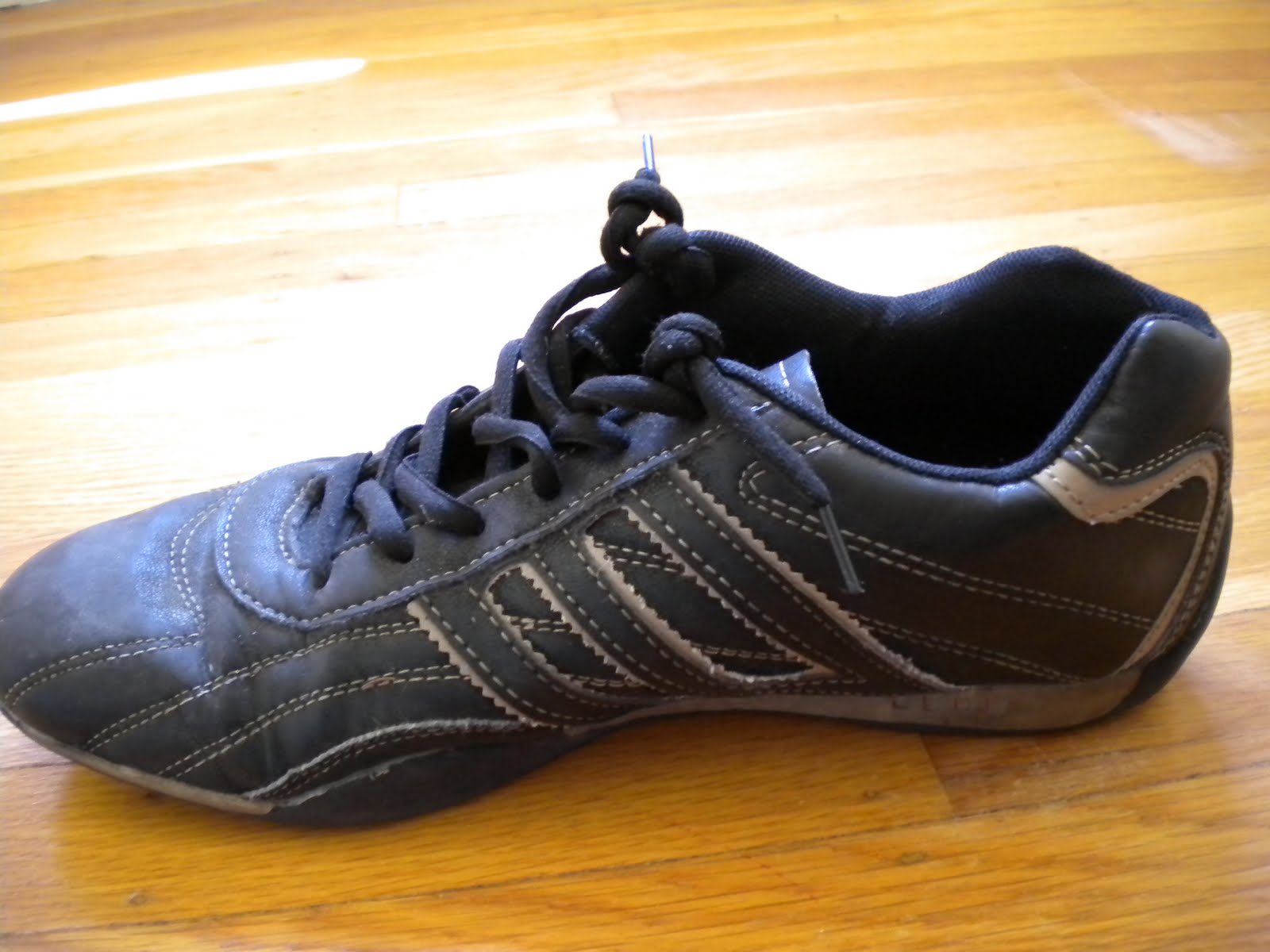 Treasures For Sale Hippo Vans; Men�s Shoes, Size 8.5