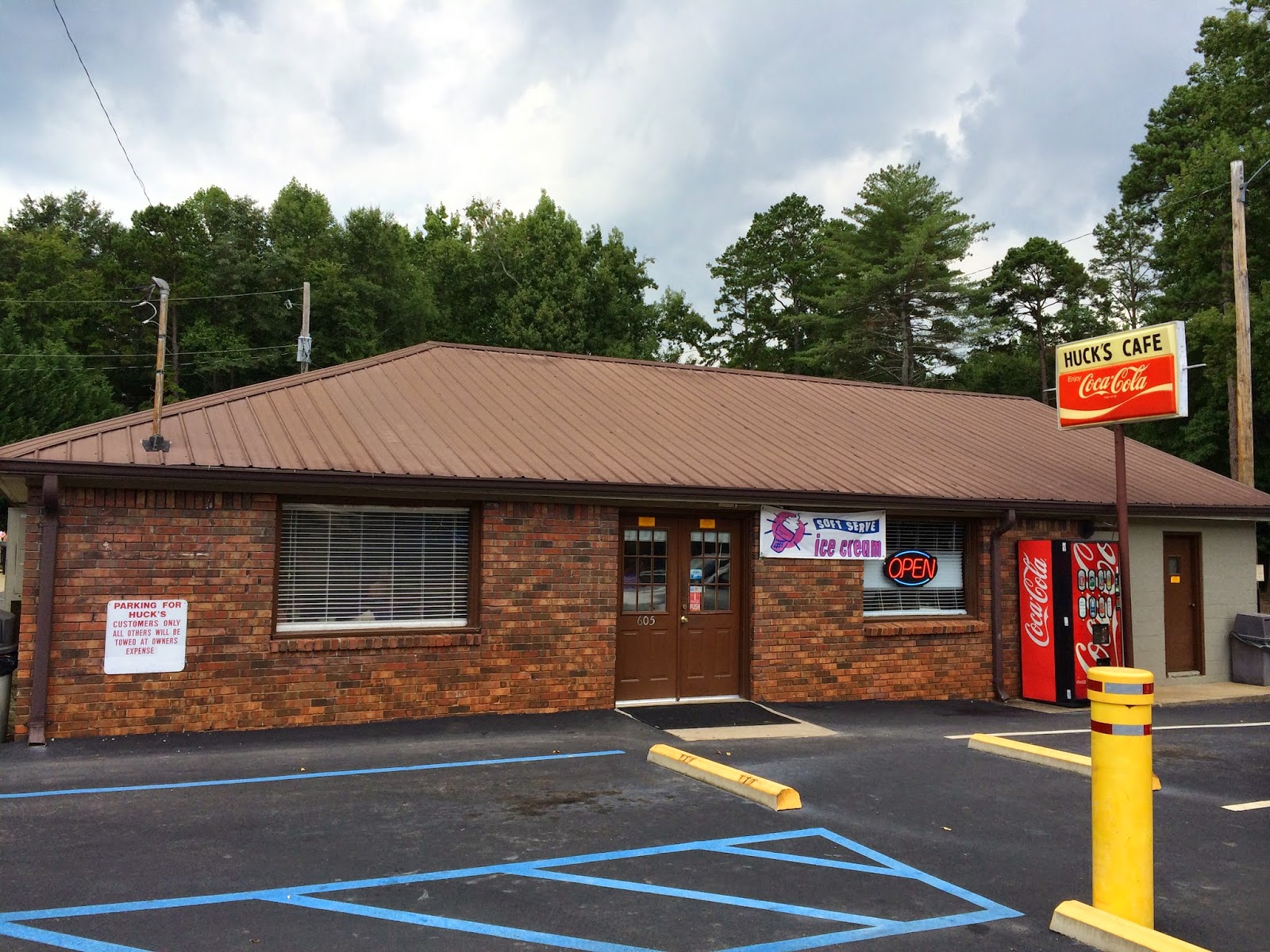 PIG OUT SPOTS Huck's Cafe GA)