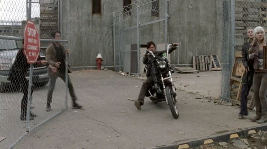 S3_E16_11DarylBike.png