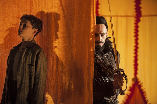 Hugh Jackman is back being theatrical... but not for the better. Levy miller hugh jackman pan 2015 movie still